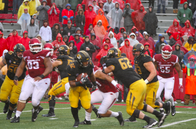 Arkansas Razorbacks vs. Missouri Tigers - 11/27/15 College Football Pick, Odds