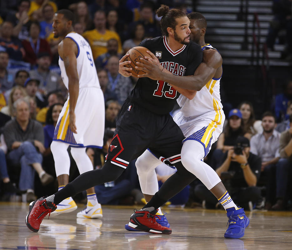 Warriors inch toward history with win over Bulls