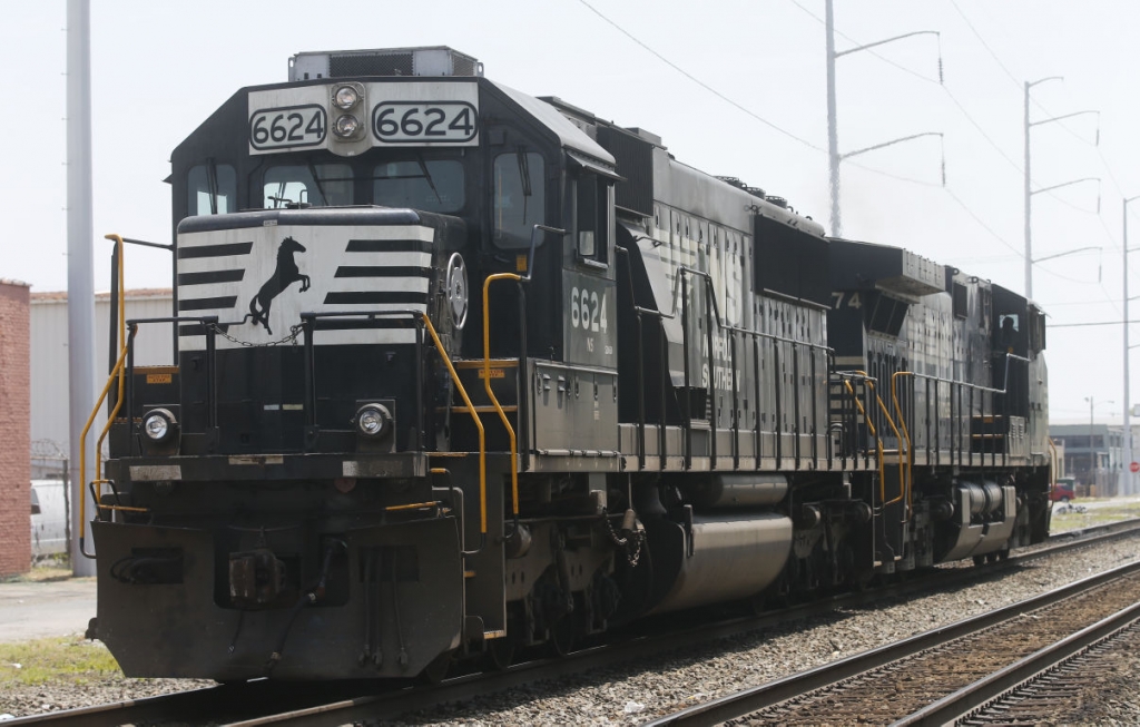 Norfolk Southern locomotive moves along the tracks in Norfolk