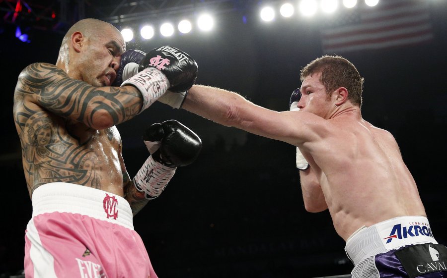 Alvarez beats Cotto, wins WBC middleweight title