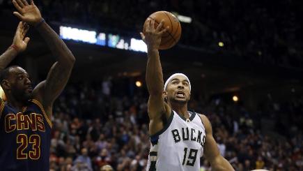 Jerryd Bayless starred as the Milwaukee Bucks beat the Cleveland Cavaliers