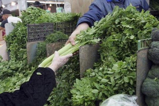 California company recalls salad mixes in Costco E. coli outbreak