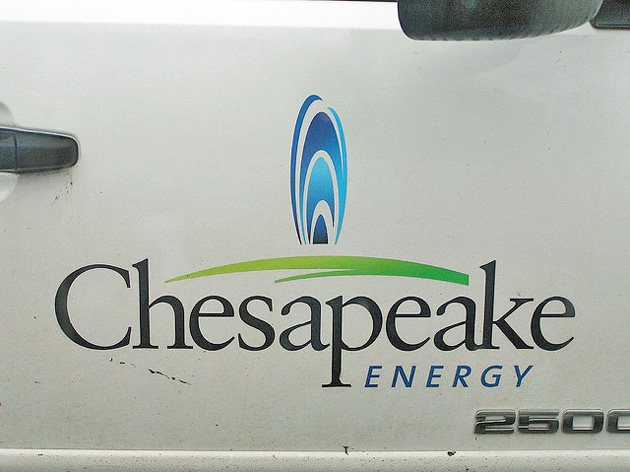 Chesapeake lenders flee debt as oil rout pummels reserves value