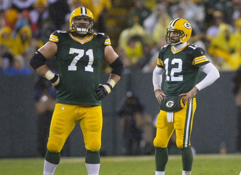 Aaron Rodgers yelled'oh f-ck during bad snap