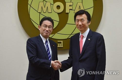 South Korean Foreign Minister Yun Byung-se shakes hands with his Japanese counterpart Fumio Kishida in their talks in Seoul on Nov. 1 2015