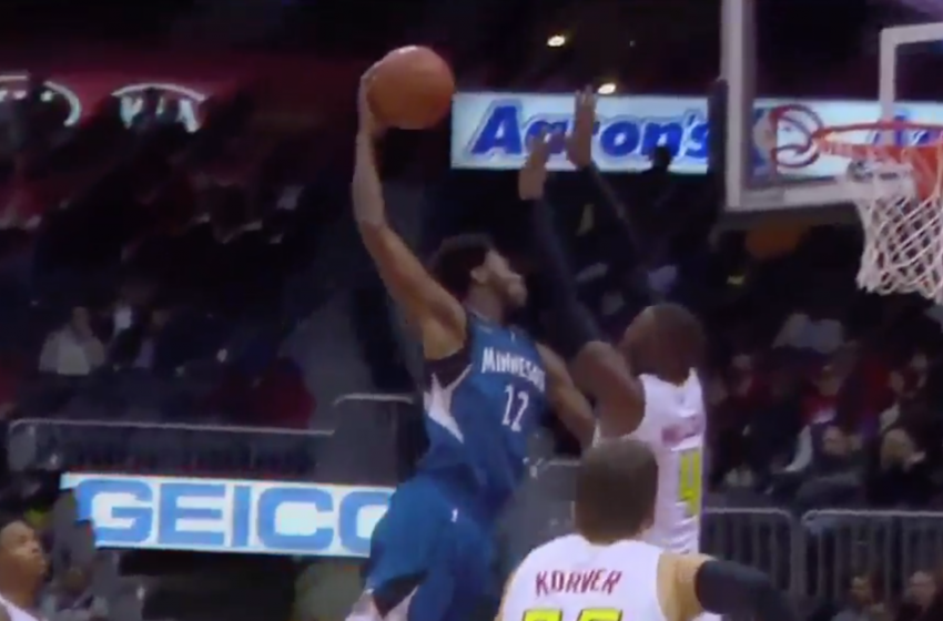 Andrew Wiggins flies for thunderous dunk vs. Hawks