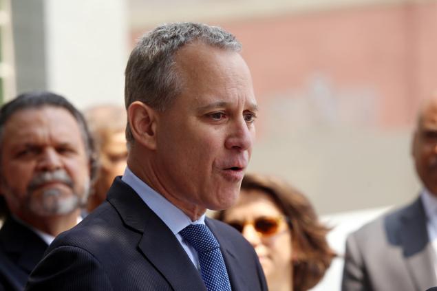 New York Attorney General Eric Schneiderman sought an injunction to stop Draft Kings and Fan Duel from operating “illegal sports gambling business in New York.”