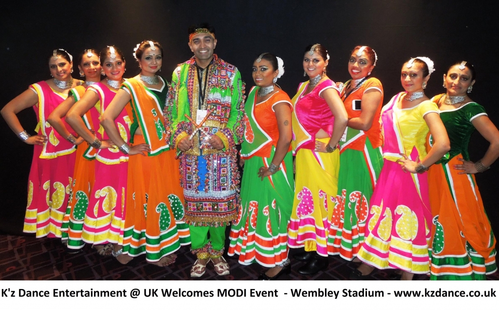 Dance group perform for Indian Prime Minister