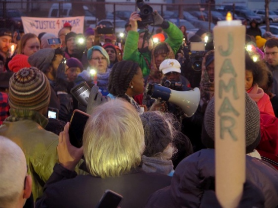 Minneapolis protesters vow to stay outside police station