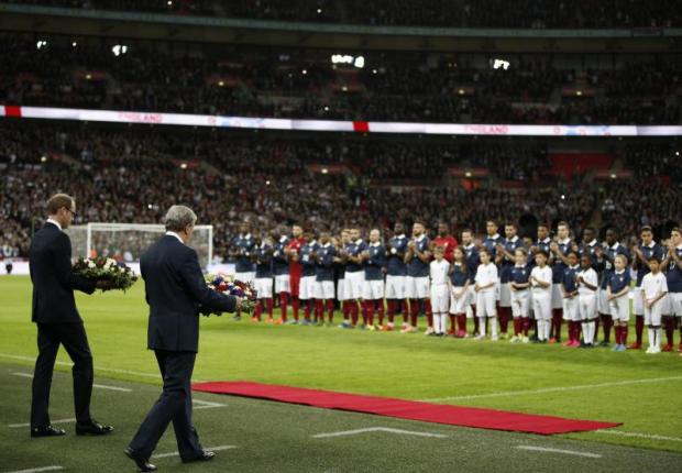 Roy Hodgson ‘proud’ as England honour victims of Paris attacks in poignant France friendly