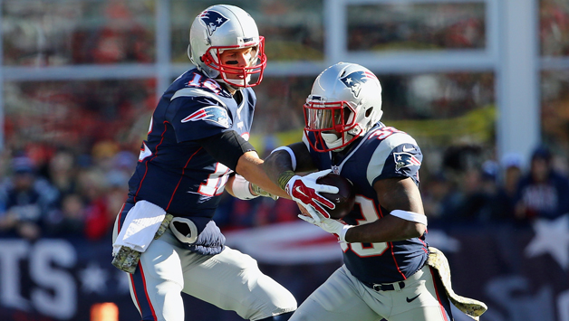 Dion Lewis takes a handoff from Tom Brady