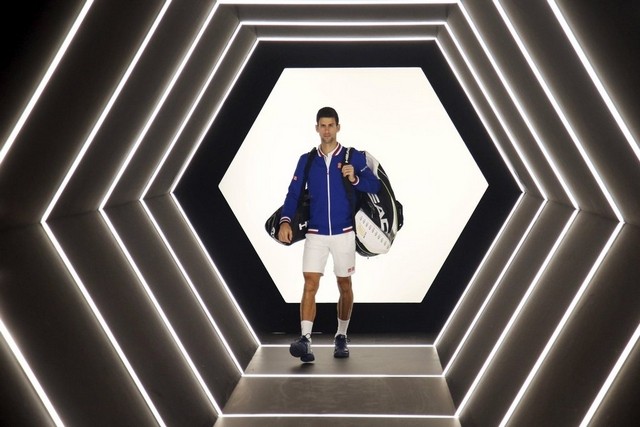 Djokovic easily beats Murray to win Paris Masters title