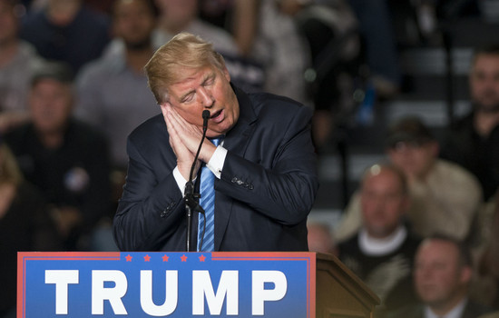 Donald Trump appears to nod off during a campaign event in Columbus OH