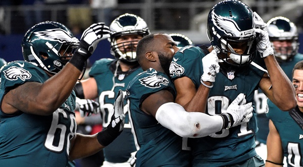 Eagles Pull Out OT Win Over Dallas, Back in Division Race