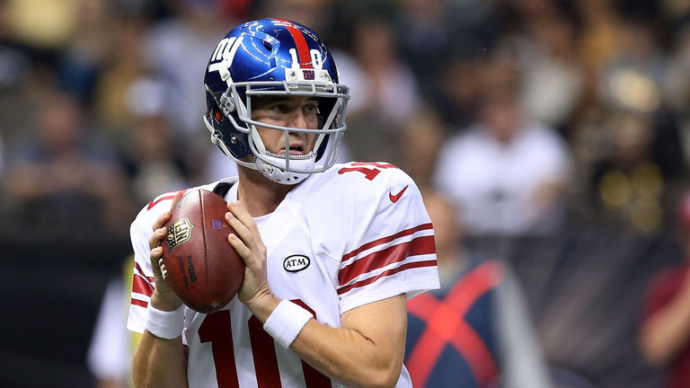 Eli Manning drops back to pass