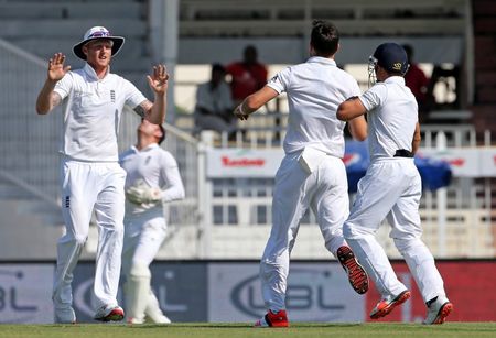 Misbah wins toss once more, Pakistan bat in Sharjah