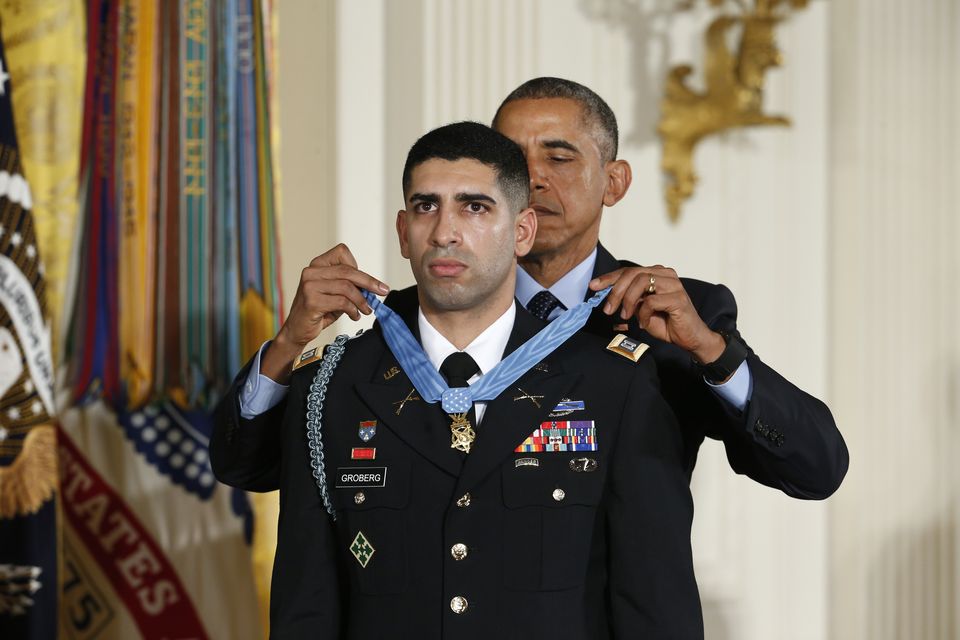 Obama awards Medal of Honor to Army captain