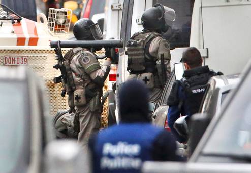 Belgian police stage a raid in search of suspected muslim fundamentalists linked to the deadly attacks in Paris in the Brussels suburb of Molenbeek November 16. 2015. Reuters  Yves Herman