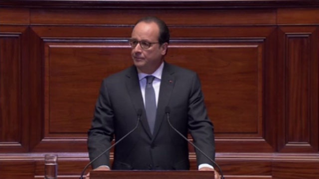 Francois Hollande speaking to parliament