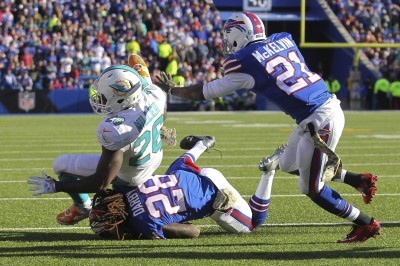 Watkins sparks Bills to 33-17 win over Dolphins