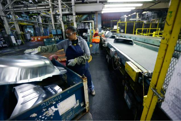 UAW ratifies labor contract with GM after work rules revised