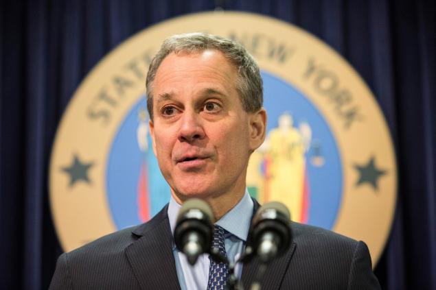 Attorney General Eric Schneiderman argues Fan Duel and Draft Kings operate games of chance and violate New York gambling laws