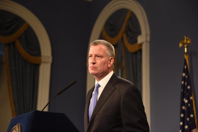 “There are no specific threats directed at New York City that we know of at this time but we are monitoring very very closely the situation with our federal partners and obviously with the folks we have in Paris,” Mayor de Blasio said