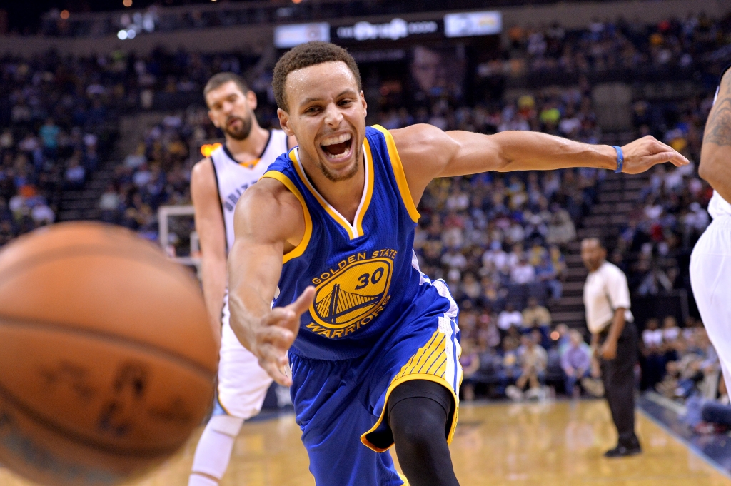 Golden State Warriors guard Stephen Curry goes to the basket between New Orleans Pelicans forward Ryan Anderson forward Anthony Davis and center Omer Asik in a game in New Orleans Saturday Oct. 31 2015