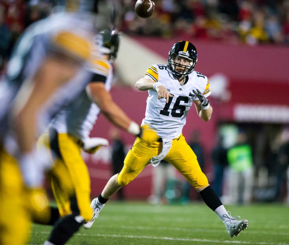 Iowa quarterback C.J. Beathard passes to tight end George Kittle to score against Indiana during the second half of an NCAA college football game in Bloomington Ind. Saturday Nov. 7 2015. Iowa won 35-27