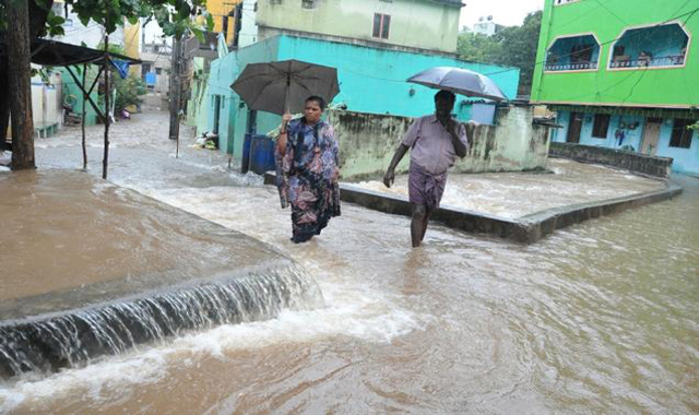 Heavy rain lashes Andhra Pradesh, Rayalaseema