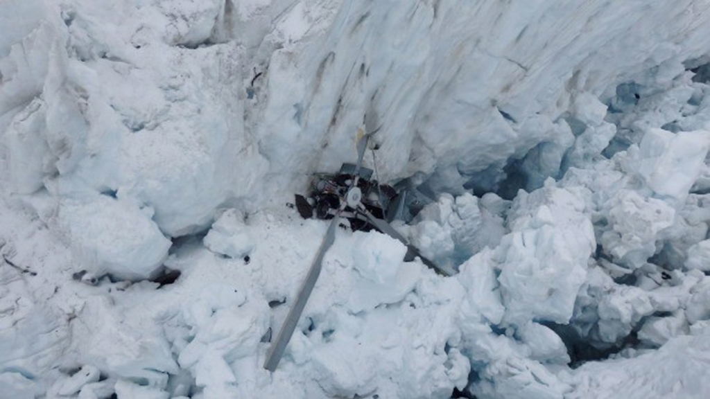 New Zealand Six tourists pilot killed when a helicopter crashed into glacier