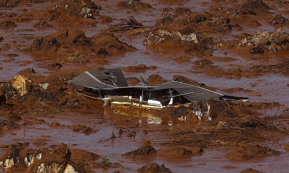 BHP Billiton Limited share price shattered after dam disaster