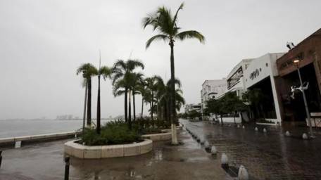 Hurricane Sandra gathers force fast in Pacific