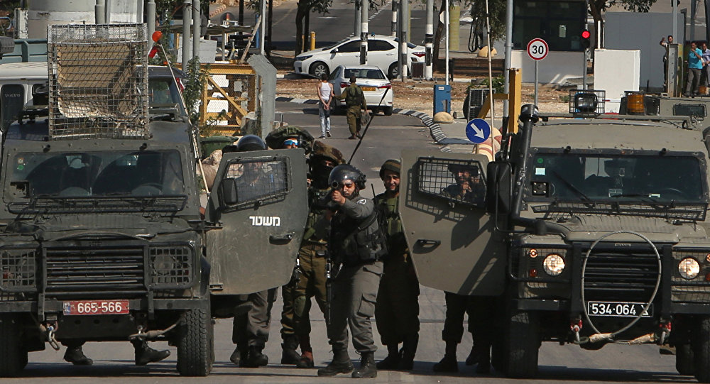 Israeli security forces keep position as they prevent Palestinians from approaching the Jalama border crossing between Israel and the occupied West Bank on Novembre 2 2015