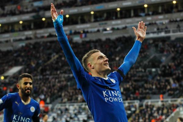 Jamie Vardy celebrates scoring the first goal for Leicester City to equal the record for scoring in consecutive Premier League games