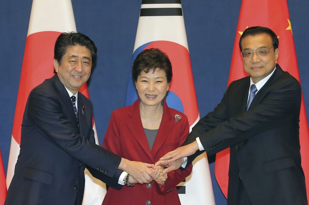 Japan mulls 3-way summit with China S Korea in May 2016