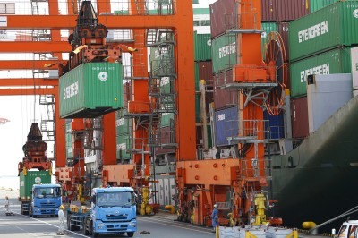 TOKYO - Japan racked up a trade surplus last month as exports of cars