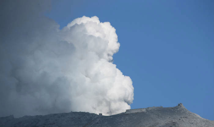 Virgin Australia and Jetstar cancel flights to and from Bali amid volcanic ash