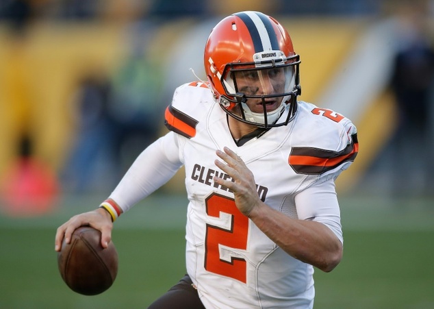 Johnny Manziel #2 of the Cleveland Browns looks to pass during the 2nd half of the game against the Pittsburgh Steelers at Heinz Field