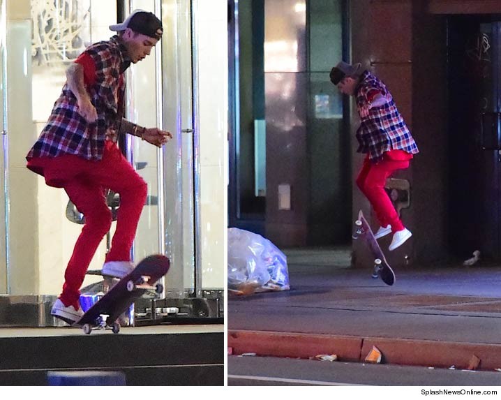 Justin Bieber skateboarding