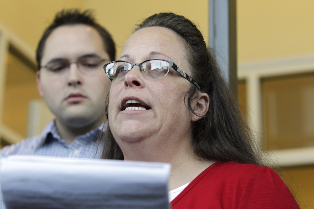 Kentucky county clerk says she won't interfere with gay-marriage licenses