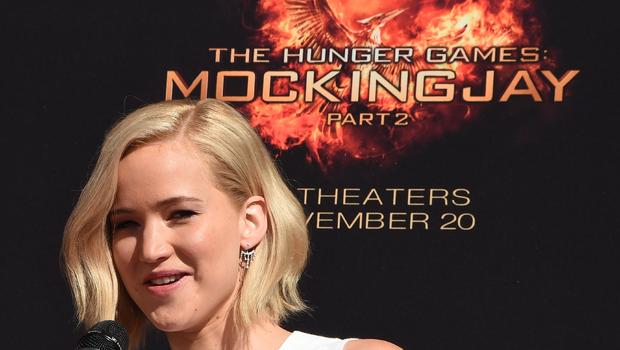 Liam Hemsworth thinks Jennifer Lawrence is'terrible at walking