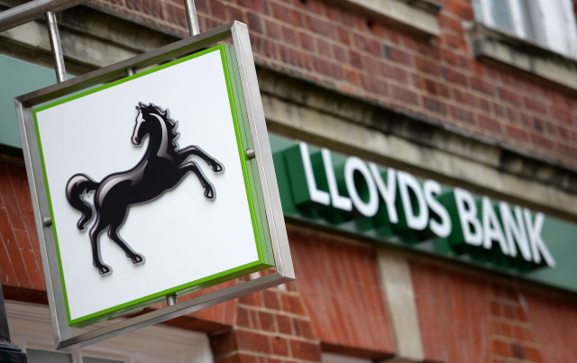 Lloyds Said to Announce Plans Thursday for 1000 Job Cuts