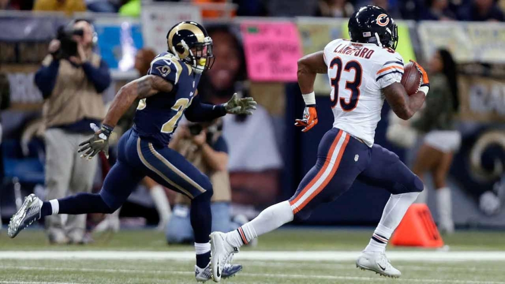 Chicago Bears running back Jeremy Langford runs past St. Louis Rams free safety Rodney McLeod left on his way to an 83-yard touchdown during the second quarter