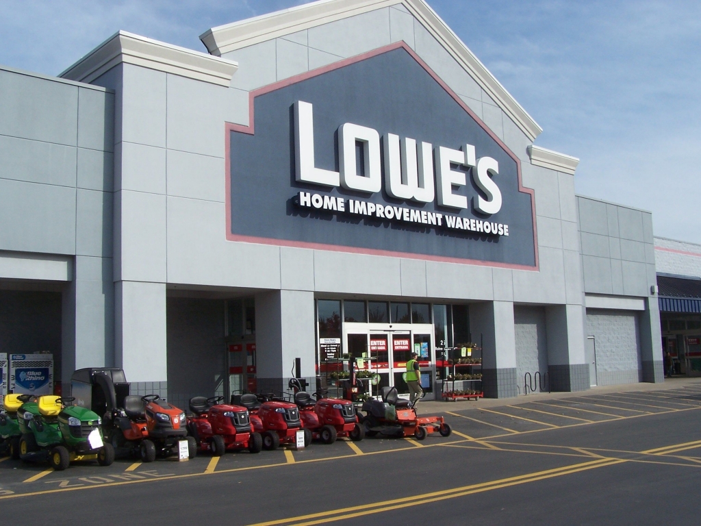 Lowe's Cos quarterly sales rise 5 percent