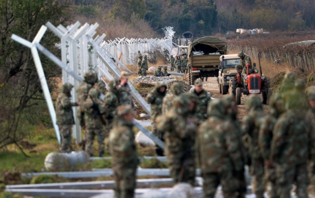 Bulgaria Macedonian Army Builds Metal Fence on Border with Greece