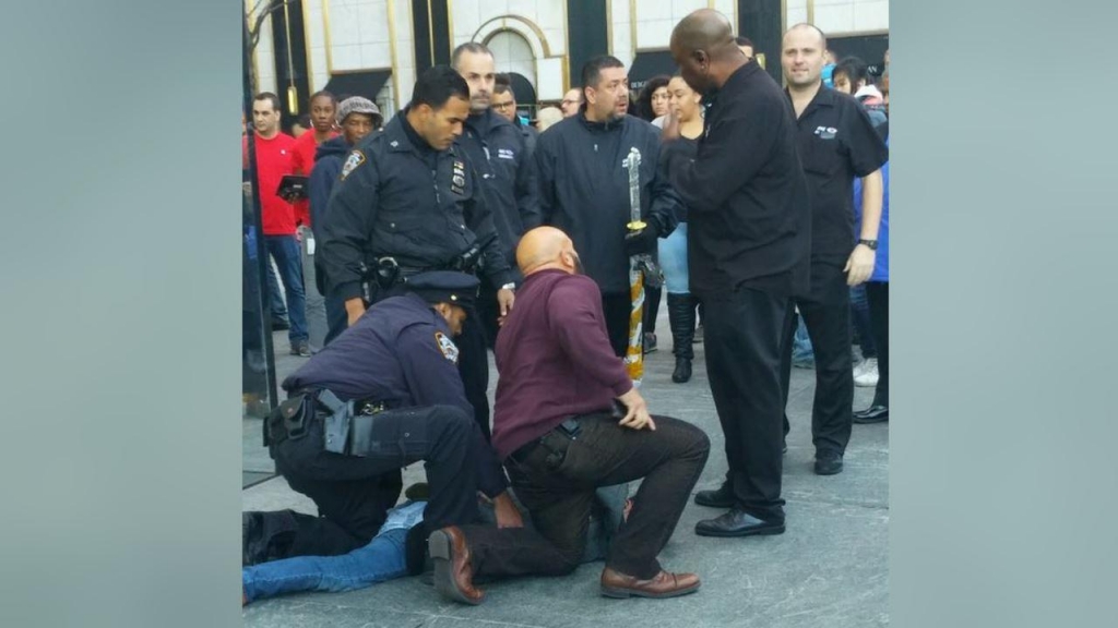 Police detain man swinging samurai sword at Apple store