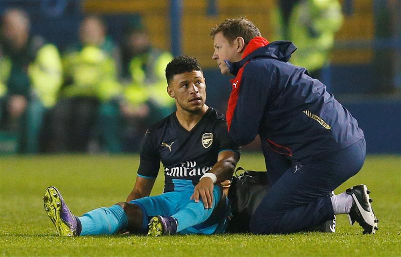 Arsene Wenger confirms injury layoff for Theo Walcott Alex Oxlade-Chamberlain