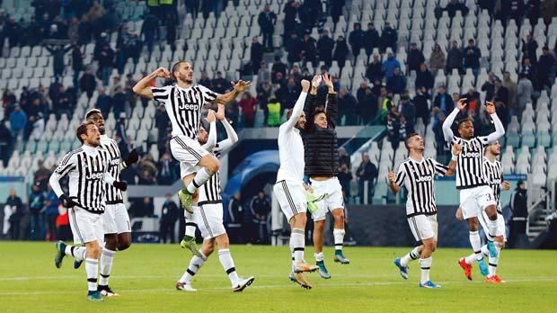 Jubilation… Juventus players salute the fans after their 1-0 home victory over Manchester City on Wednesday