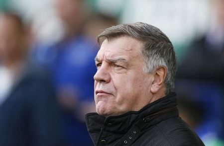 Sunderland boss wants to tie down talented ace